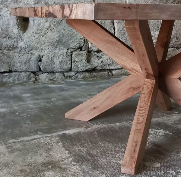 Table carrée en chêne pied bois
