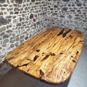 Table ovale en bois d'olivier massif BORDEAUX