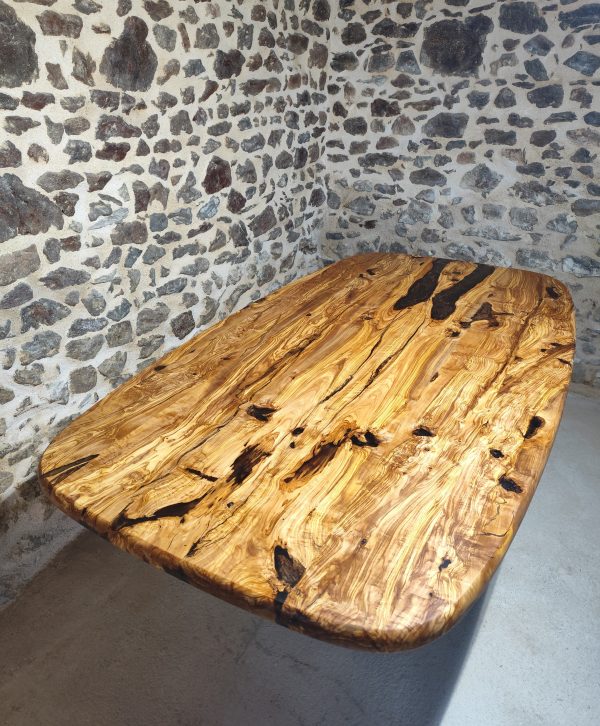 Table ovale en bois d'olivier massif BORDEAUX