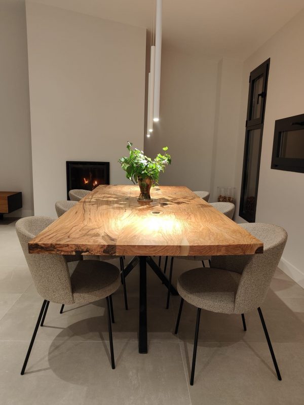 Table de qualité en bois massif