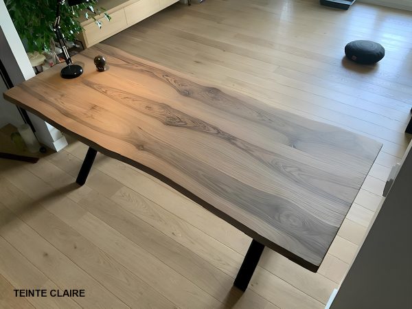 Table en noyer teinte claire