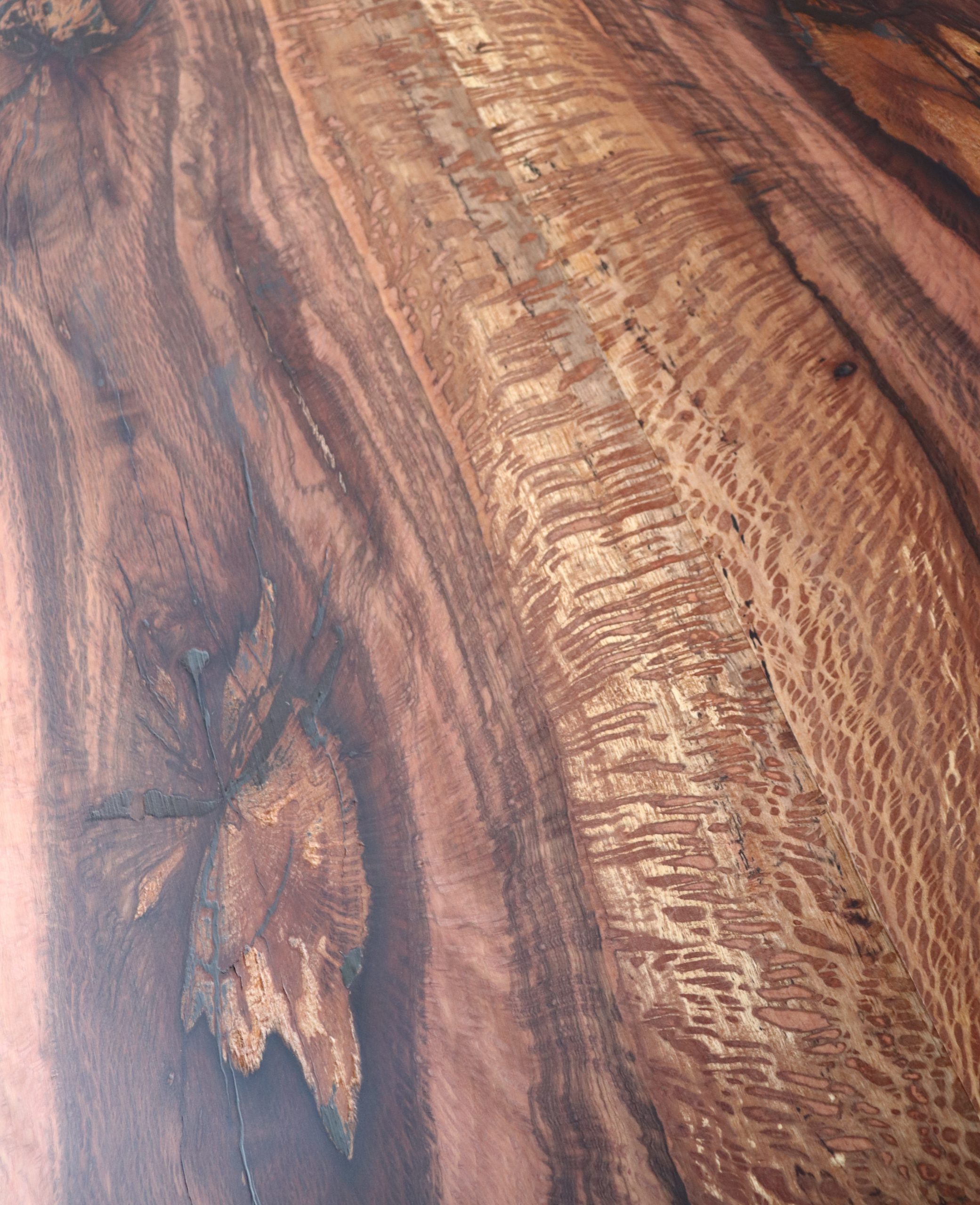 Table sur mesure MARSEILLE. Vue rapprochée.