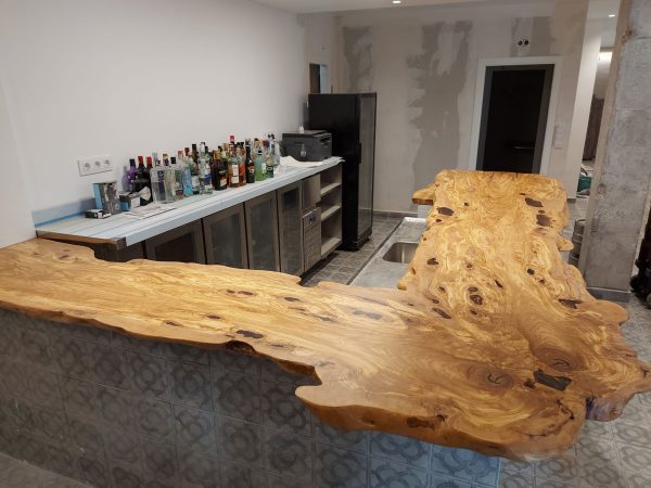 Planche de bar en bois massif sur mesure pour restaurants et cuisines