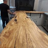 Dessus de bar en bois massif sur mesure. Qualité premium.