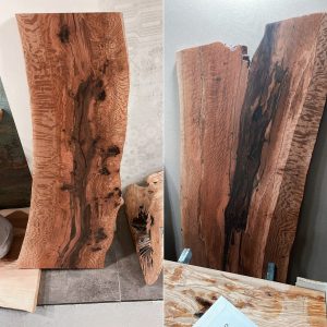 Gros plan sur le grain fin et serré d'un plateau de table en bois massif de yeuse (chêne vert).