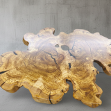 Table ronde unique au monde en tranche d'olivier massif plusieurs fois centenaire voir millénaire.