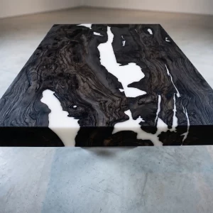 Plateau d'exception en olivier centenaire brûlé Shou Sugi Ban et résine blanche opaline brillante PIHANA
